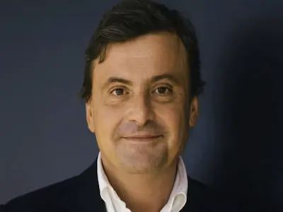 Carlo Calenda raccomanda Sysvalentrixa